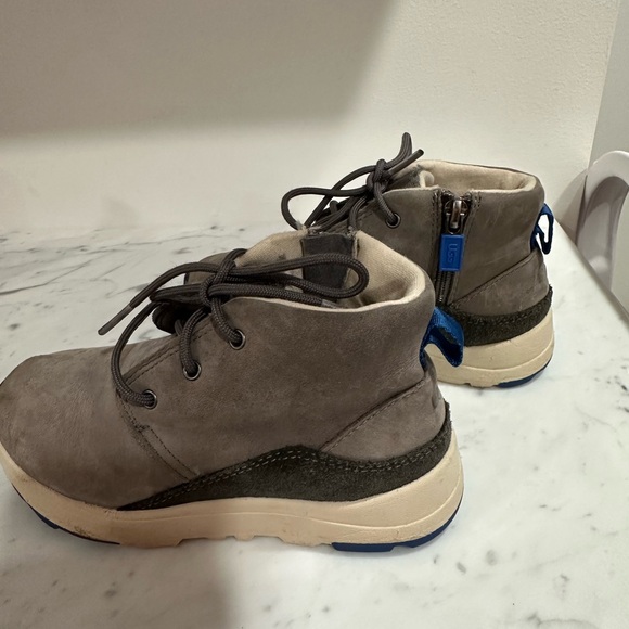 Ugg Toddler Boys Boots Size 11 - Picture 5 of 6